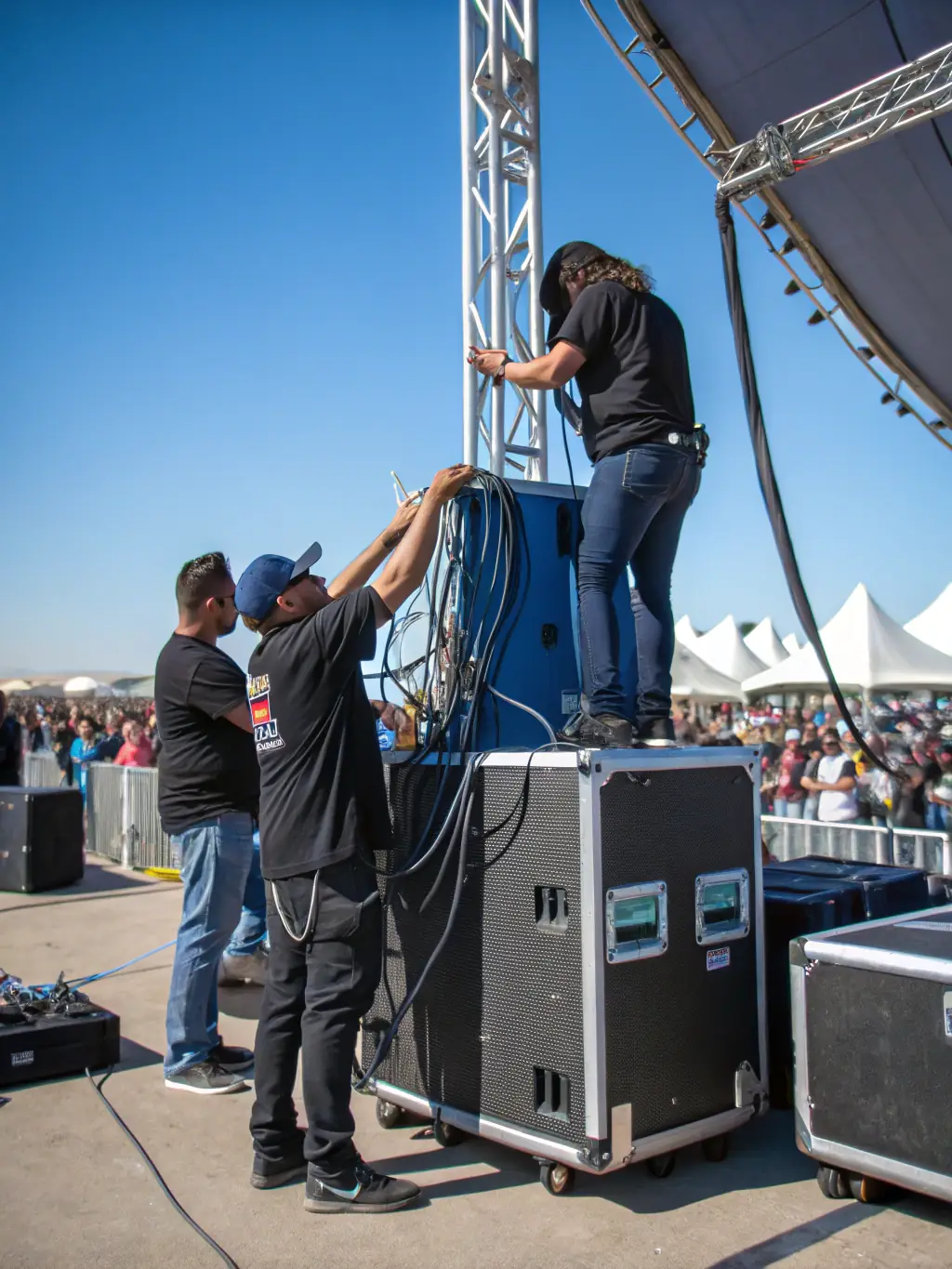 A photo of volunteers setting up for a BRANCHEZ LA GUITARE event, demonstrating the community involvement and support that makes our programs possible.